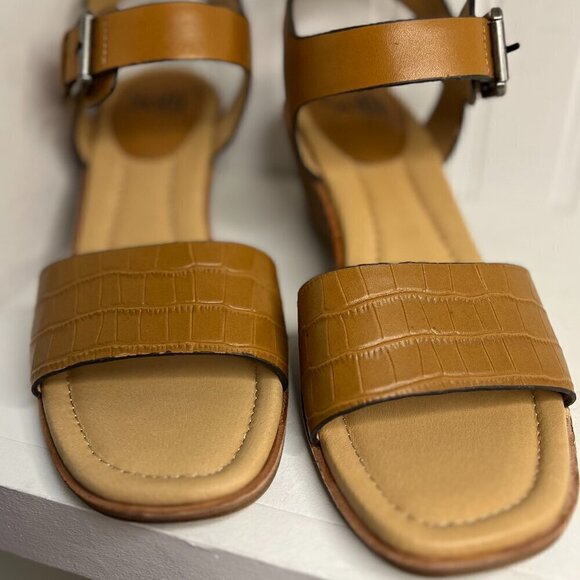 Sofft Garin Wedge Sandals in Tan Crocodile in Luggage Color Size 9M - Picture 1 of 7